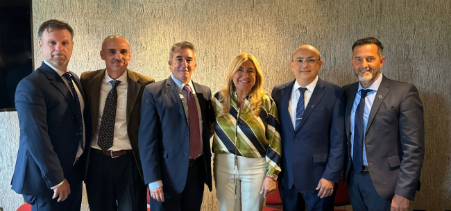 De izq. a der: Adolfo Iriarte, Juez Tributario de Tucumán; Nicolás Ernesto Negri, Director de la Oficina de Innovación y Gestión Judicial; Santiago Otamendi, juez del Tribunal Superior de Justicia; Marcela Ruiz, Presidente de la FAM;  Marcelo Gauna, Juez y Presidente de la Asociación de Magistrados de Chaco Y Cristian Fabio, Fiscal de la PBA y Secretario General de la FAM.